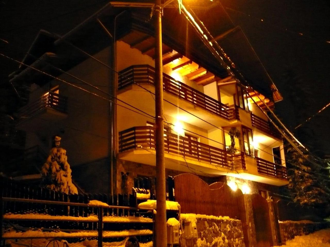 Pension Casa Soarelui シナヤ エクステリア 写真