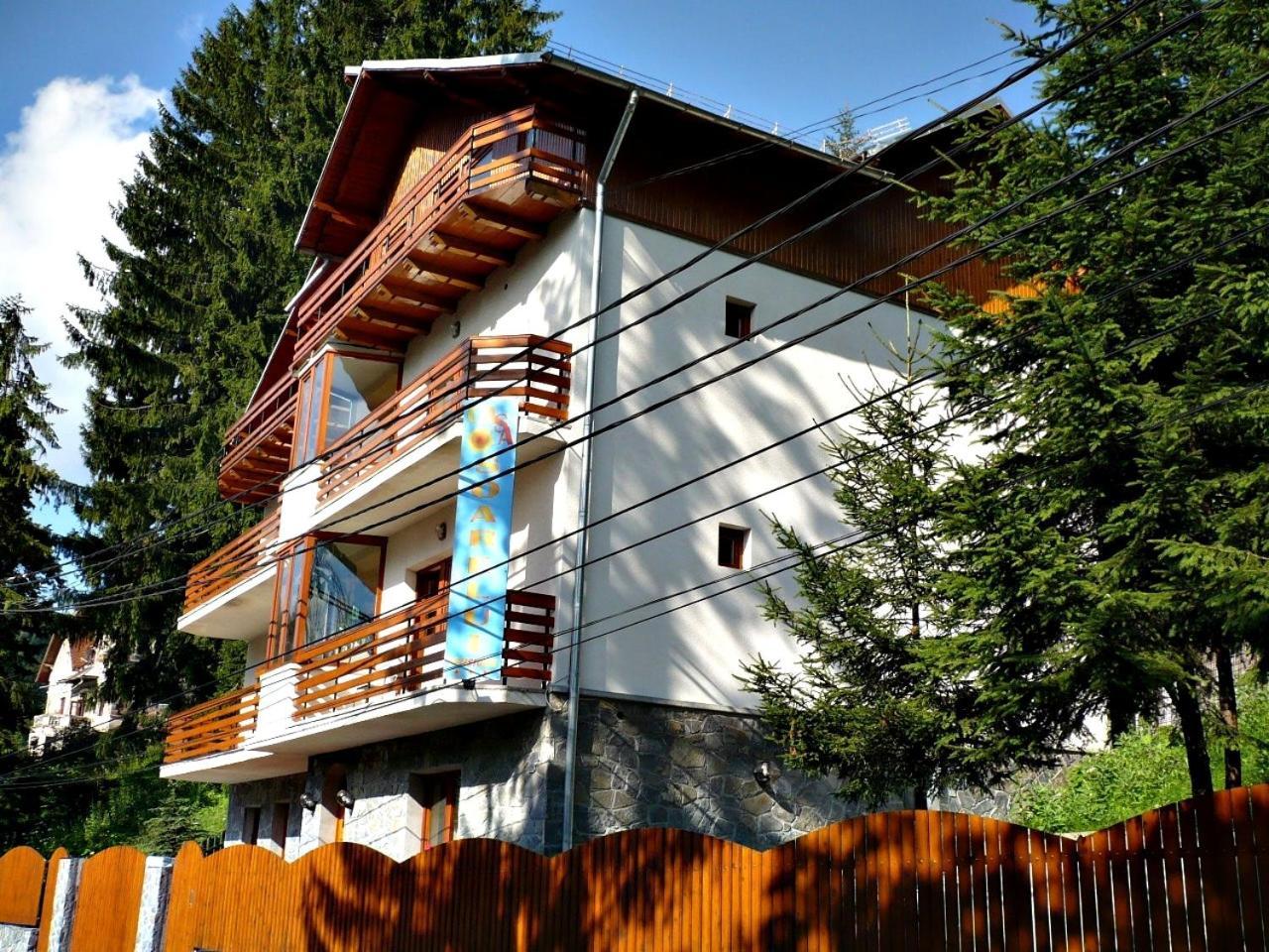Pension Casa Soarelui シナヤ エクステリア 写真