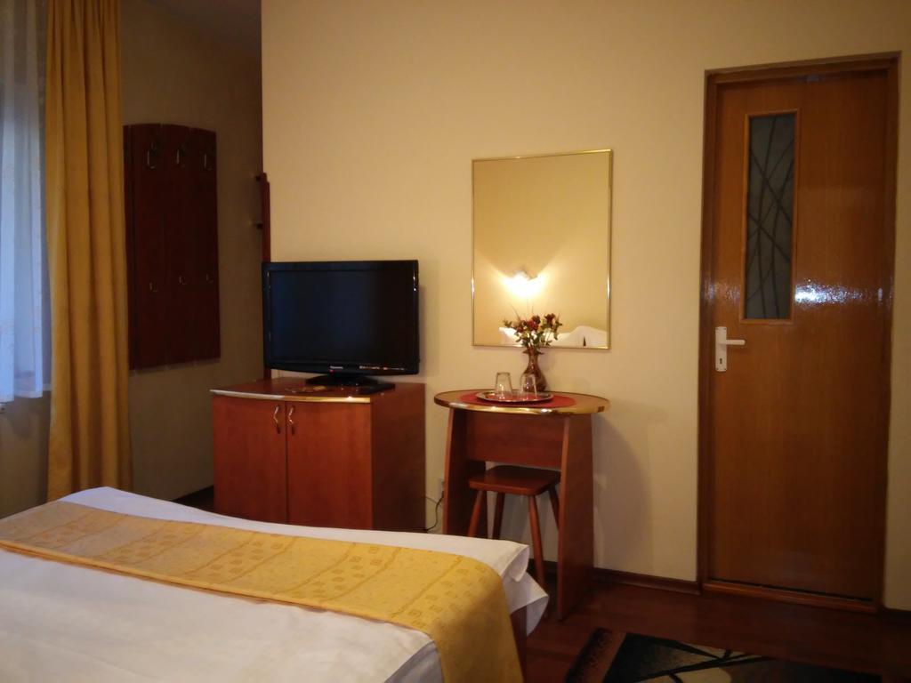 Pension Casa Soarelui シナヤ エクステリア 写真